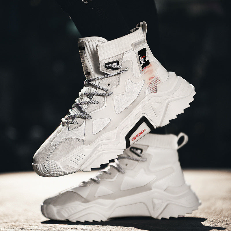 Outdoor breathable reflective sneakers