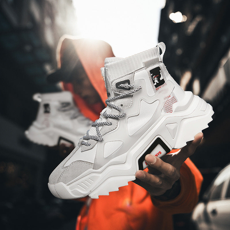 Outdoor breathable reflective sneakers