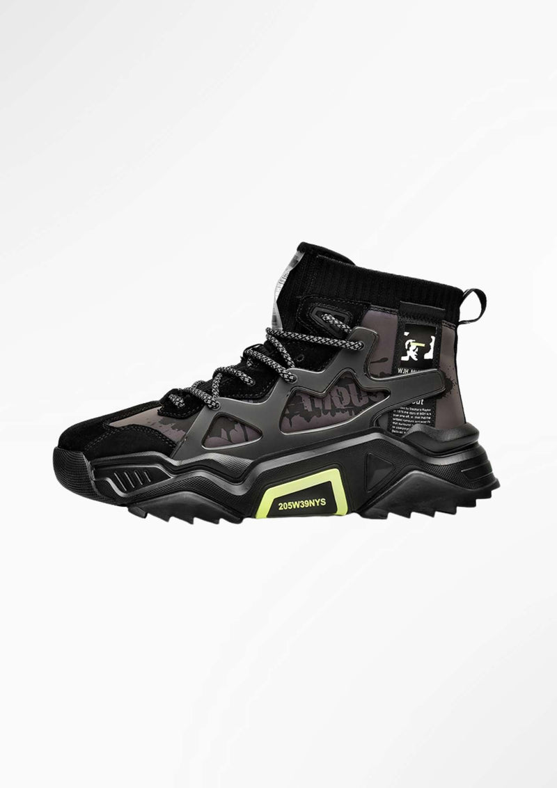 Outdoor breathable reflective sneakers